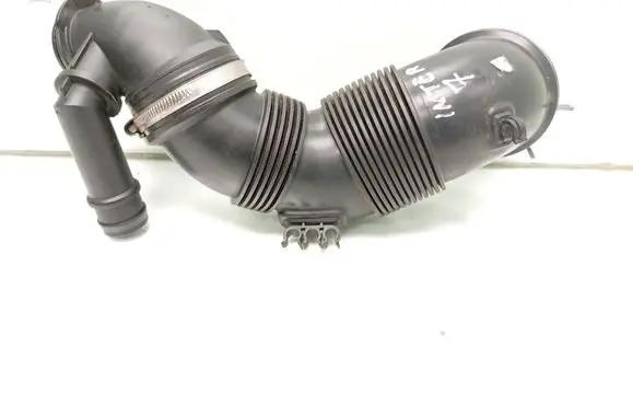 Volkswagen PASSAT B8 Intercooler hose/pipe 5Q0129654 5Q0129635
