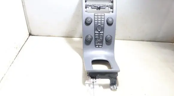 Volvo V50 Head unit multimedia control 