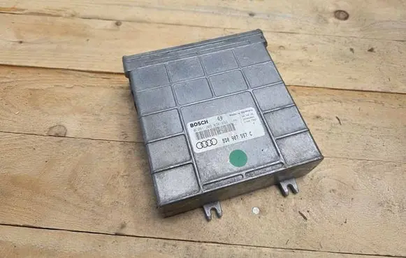 Audi A4 S4 B5 8D Engine control unit/module 8D0907557C