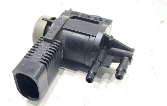 Audi A5 8T 8F Fuel pressure regulator 1K0906283A