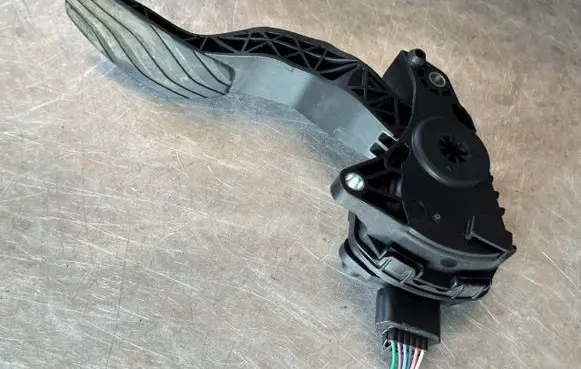 Renault Kadjar Accelerator throttle pedal 180024BG0B