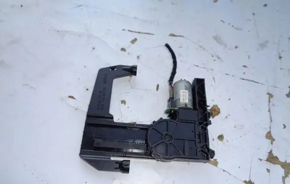 Mercedes-Benz ML W164 Seat adjustment motor A0009700026