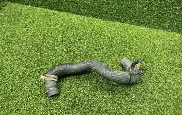 Renault Trafic III (X82) Engine coolant pipe/hose 140532719R