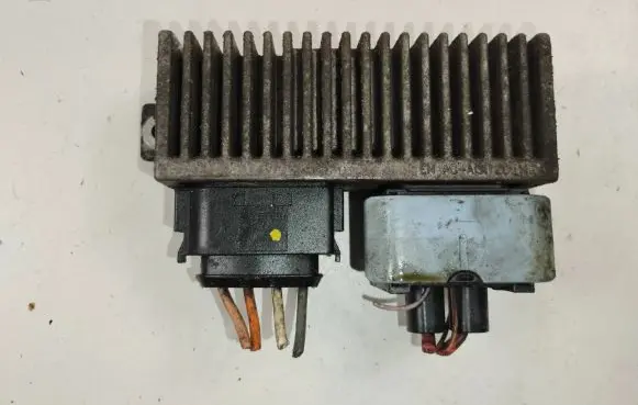 Renault Master III Glow plug pre-heat relay 8200558438
