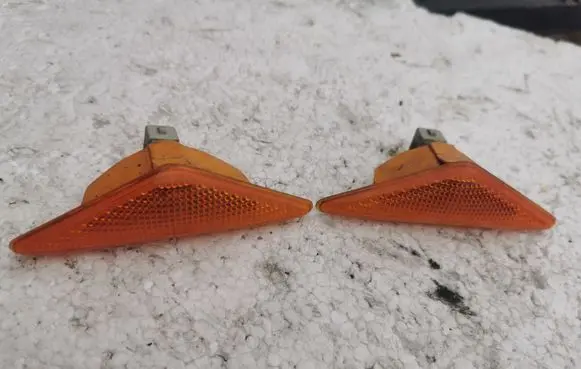 Ford Focus Front fender indicator light
