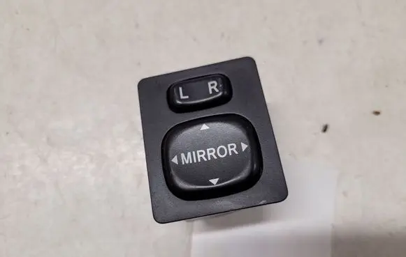 Toyota Corolla Verso AR10 Wing mirror switch 769746 183574