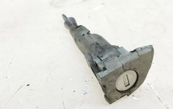 Volkswagen Touareg II Front door lock (next to the handle) 7P6837167