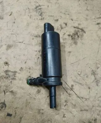 Volkswagen Tiguan Headlight washer pump 3B7955681