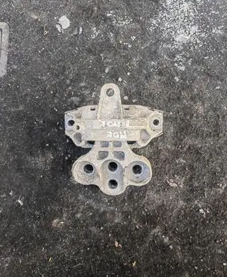 Opel Mokka Engine mount bracket