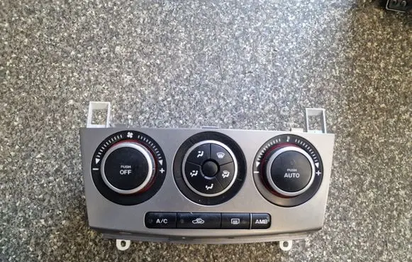 Mazda 3 I Climate control unit BS3L