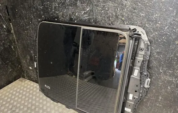 Audi e-tron Sunroof set 4K4877041A