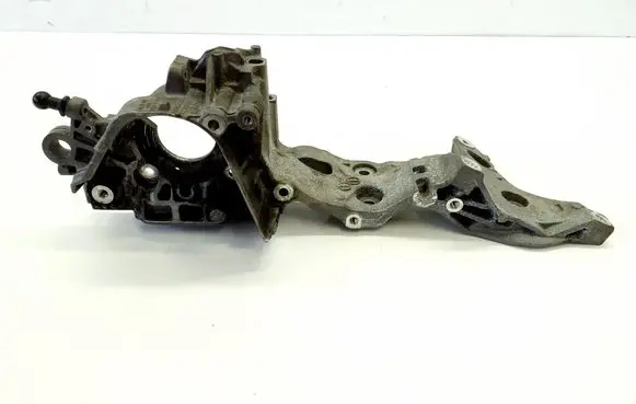 Volkswagen Tiguan Engine mounting bracket 04L903143D 04L903143E