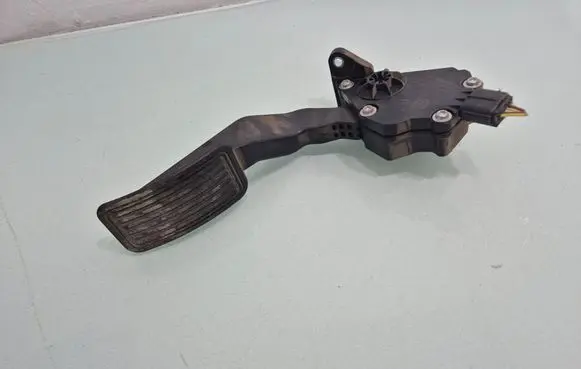 Mazda CX-7 Accelerator throttle pedal K42387390