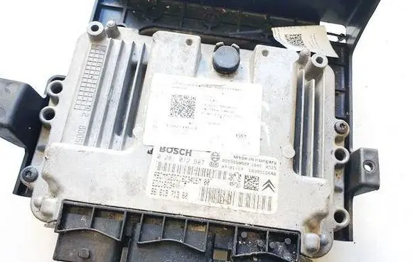 Citroen C5 Engine control unit/module 0281012987 9661971380