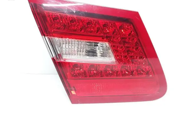 Tailgate rear/tail lights