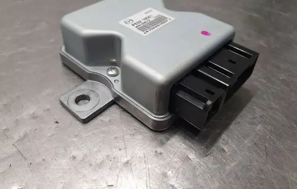 Mazda CX-3 Fuel injection pump control unit/module PE0218561 W4T80572