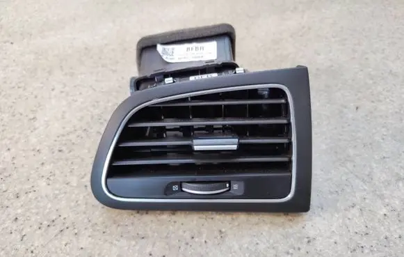 Renault Megane IV Dashboard side air vent grill/cover trim 687600666R52 687600666R