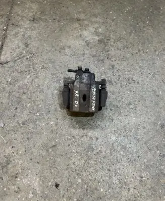 Toyota Prius (NHW20) Front brake caliper