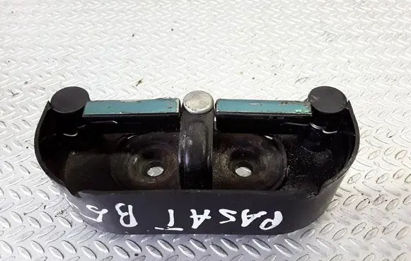 Volkswagen PASSAT B5.5 Loading door lock loop/hook striker 1T0827517