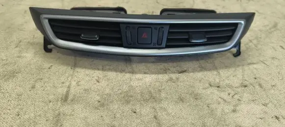 Nissan Murano Z52 Dash center air vent grill 687504CE0A PG05LZ08 687504BA0A