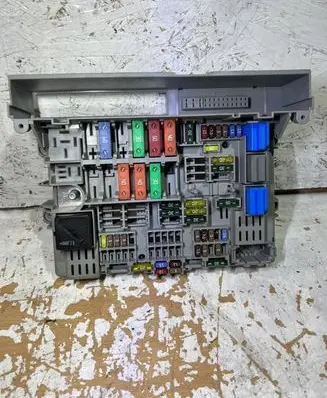 BMW 1 E81 E87 Fuse module 690660703