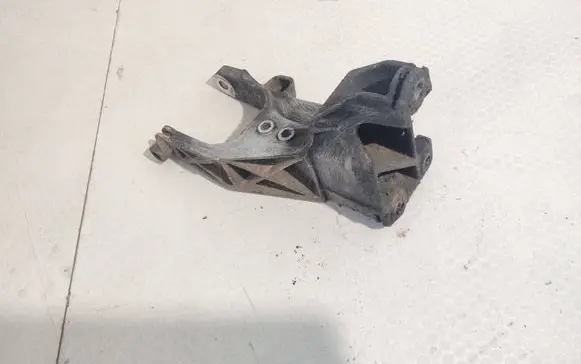 Volkswagen Transporter - Caravelle T5 Engine mounting bracket 7H0199343 TSTSC03