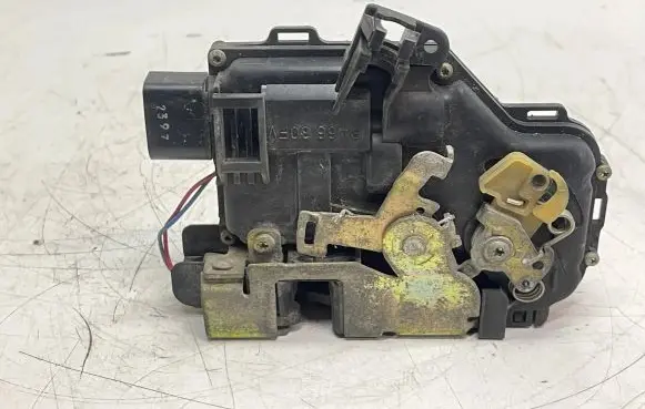 Audi A6 S6 C5 4B Front door lock