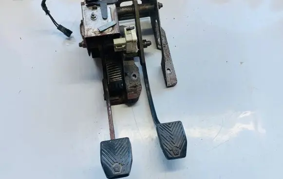 Chrysler Grand Voyager IV Brake pedal