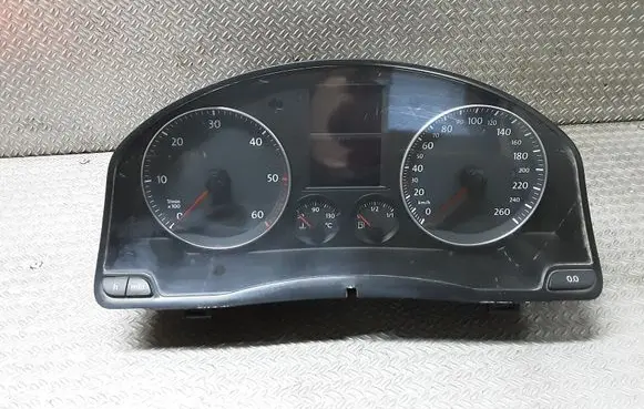 Volkswagen Golf V Speedometer (instrument cluster) 1K0920851B