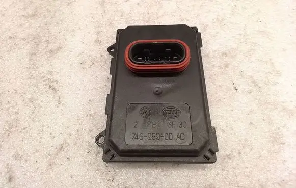Volkswagen Touareg II Headlight ballast module Xenon 8U0941329