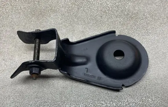 Opel Insignia A Radiator mount bracket 13271583