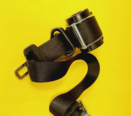 Rear seatbelt