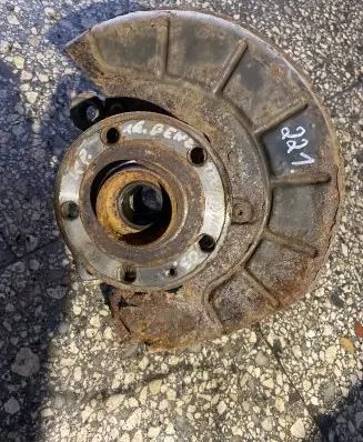 Volkswagen Touran I Front wheel hub