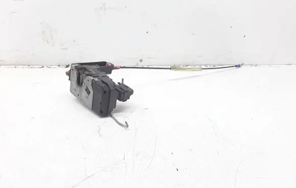 Opel Zafira B Rear door lock 13210739