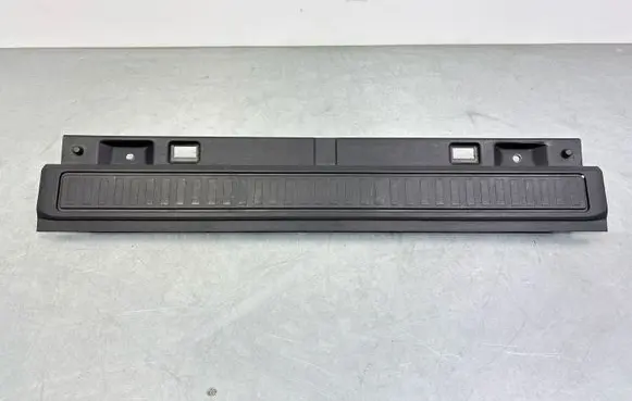 Trunk/boot sill cover protection