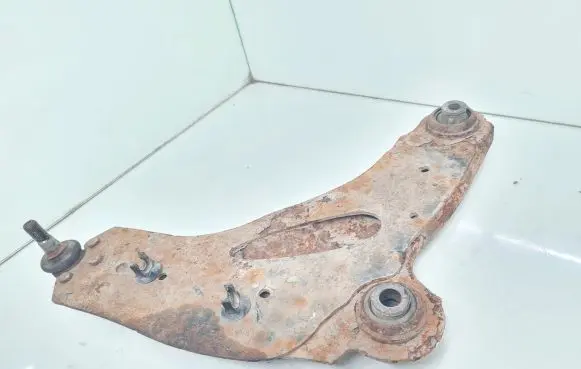 Opel Vivaro Front lower control arm/wishbone