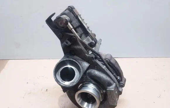Mercedes-Benz E W211 Turbo A6460901080 6NW009228