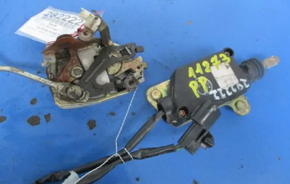 KIA Sportage Front door lock