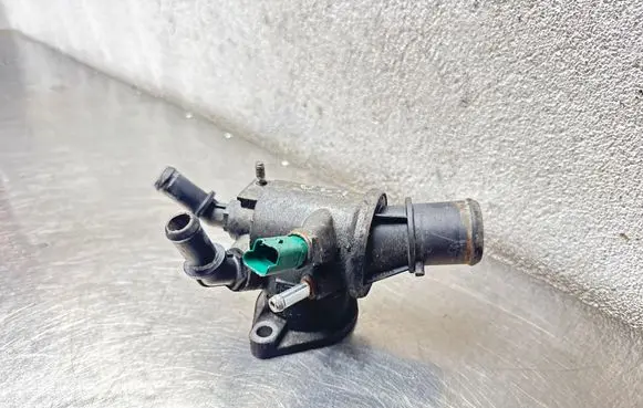 Opel Astra H Thermostat/thermostat housing 55202510 M281845