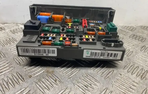 BMW 3 E90 E91 Fuse module 9119446