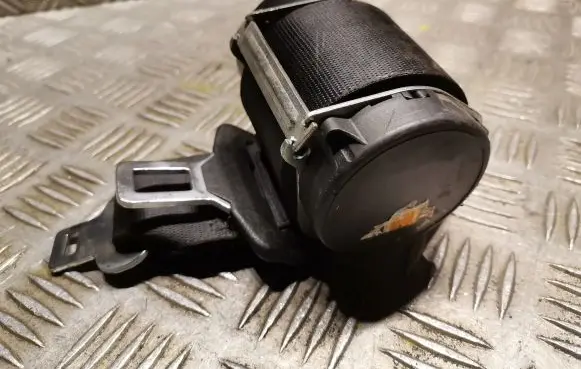 Middle seatbelt (rear)