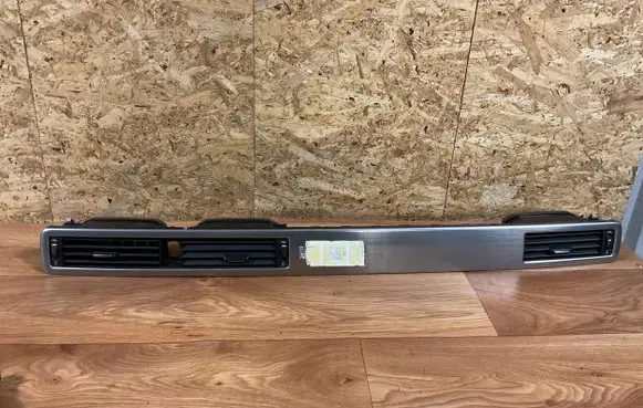 Volvo V70 Dash center air vent grill 30715143 ESW567 20824