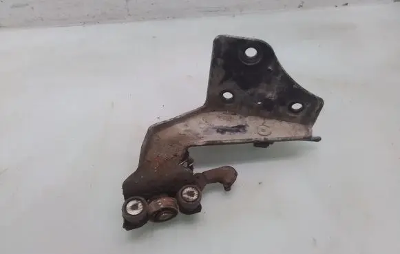 Citroen Berlingo Sliding door lower roller guide/hinge 