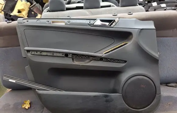 Mercedes-Benz ML W164 Front door card panel trim A1647201370