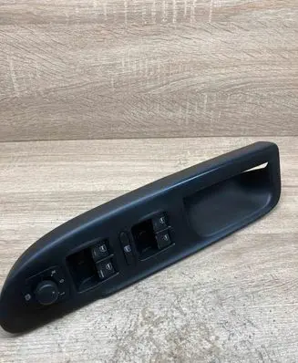 Volkswagen PASSAT B6 Electric window control switch 3C1867171