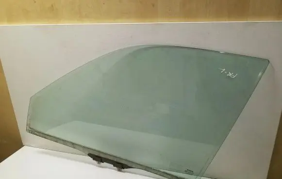 Honda CR-V Front door window glass four-door