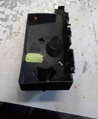 Ford B-MAX Fender mounting bracket AV1117D958AE