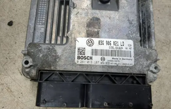 Skoda Fabia Mk2 (5J) Engine control unit/module 03G906021LD 1039S15975 0281013187
