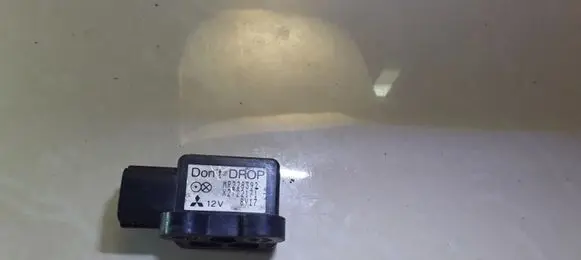 Mitsubishi Pajero Sport I Airbag deployment crash/impact sensor MR228392 MB627895