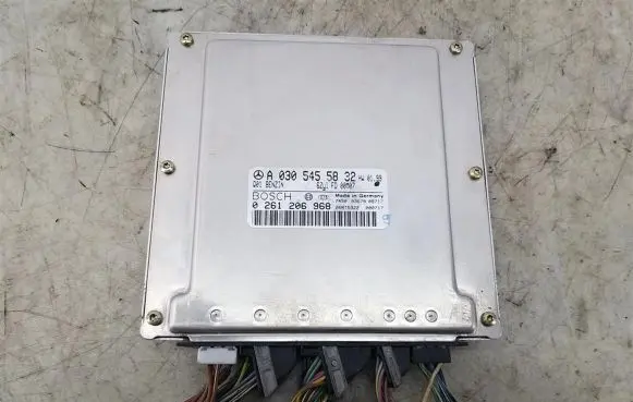 Mercedes-Benz E W210 Engine control unit/module A0305455832